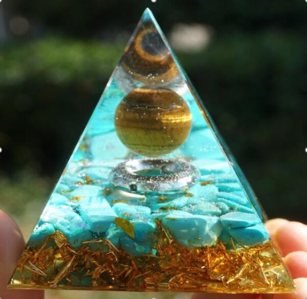 Crystal Pyramid Decoration - Image 4