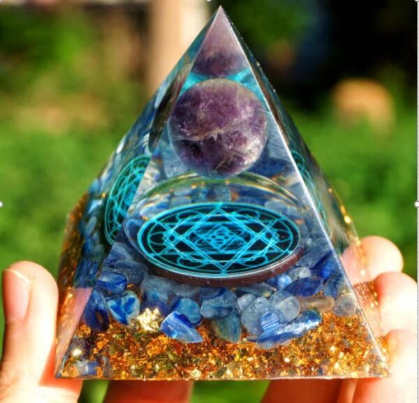 Crystal Pyramid Decoration - Image 8